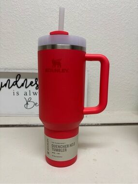 Stanley Red Quencher Tumbler with White Lid and Straw